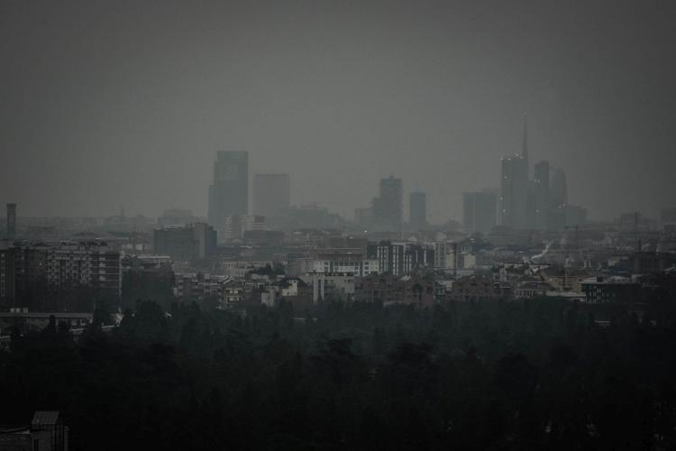 Smog a Milano, nei giorni di picco aumentano le tracce di farmaci anti-asma nelle fogne (foto: Fotogramma) 