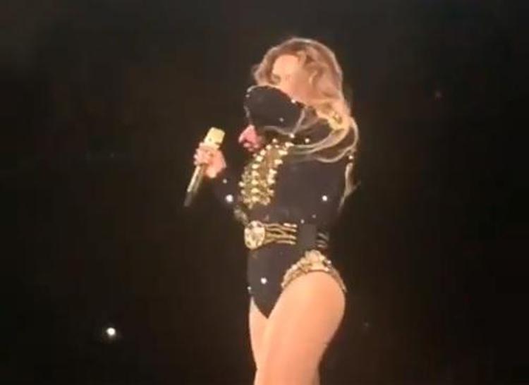 Beyoncé (Fermo immagine dal video)