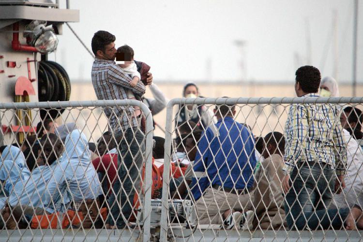 Over 200 migrants reach Sicily including more than 40 minors