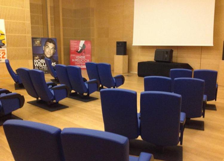La sala cinema dell'Ospedale Humanitas di Milano