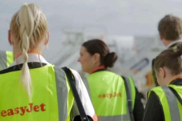 EasyJet assume in Italia: al via selezioni per oltre 100 assistenti di volo
