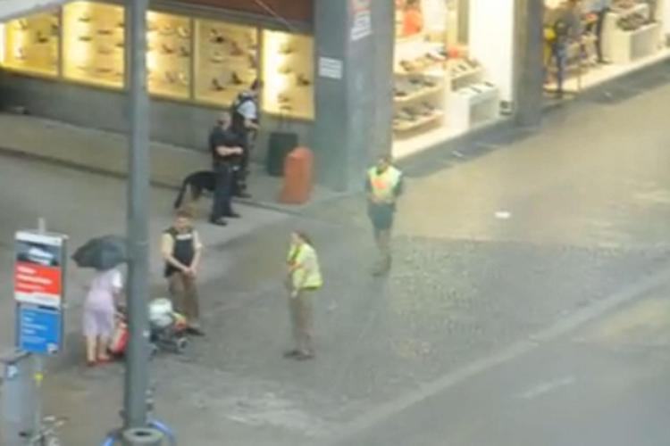 Monaco, controlli a tappeto della polizia: ispezionati trolley /Video