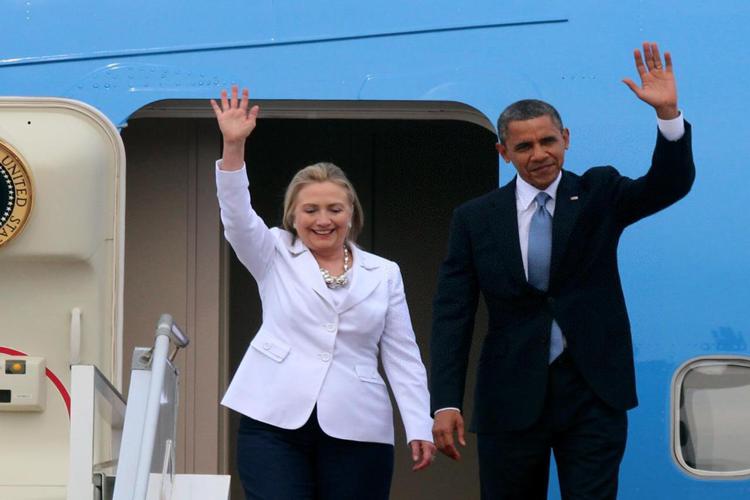 Barack Obama e Hillary Clinton (Foto di repertorio, Xinhua)