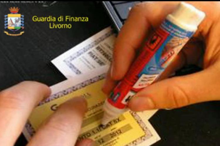 Livorno, colpo ai furbetti dell'assicurazione: sequestrati oltre 150 veicoli /Video