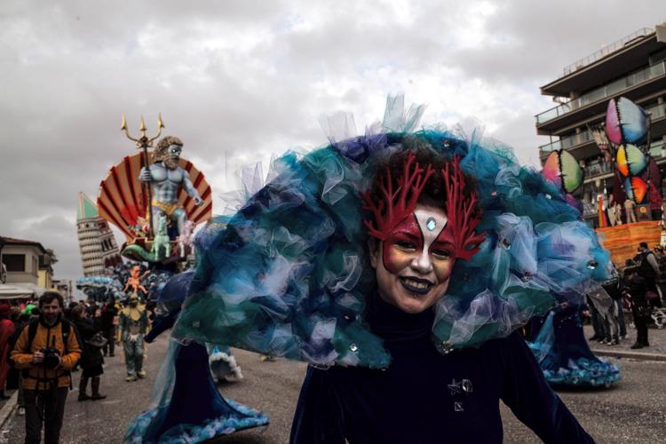 Terremoto: Carnevale Viareggio mette all'asta maschere per raccolta fondi