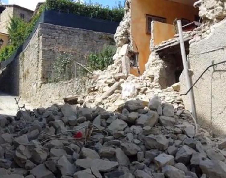 Amatrice, le immagini del paese distrutto dal terremoto