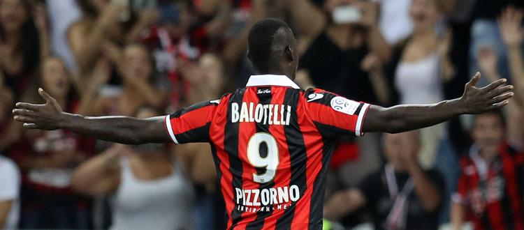 Il nuovo attaccante del Nizza, Mario Balotelli  - AFP