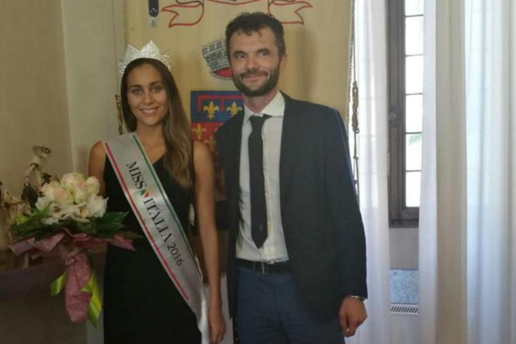 Rachele Risaliti, Miss Italia 2016 con il sindaco di Prato, Matteo Biffoni al palazzo comunale  