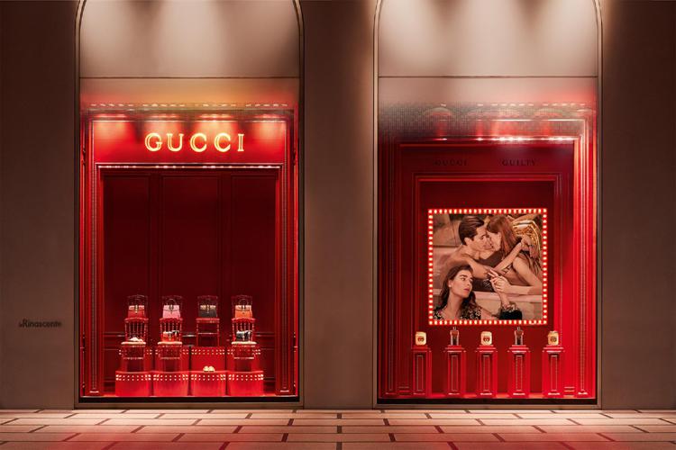 Le vetrine de la Rinascente allestite da Gucci
