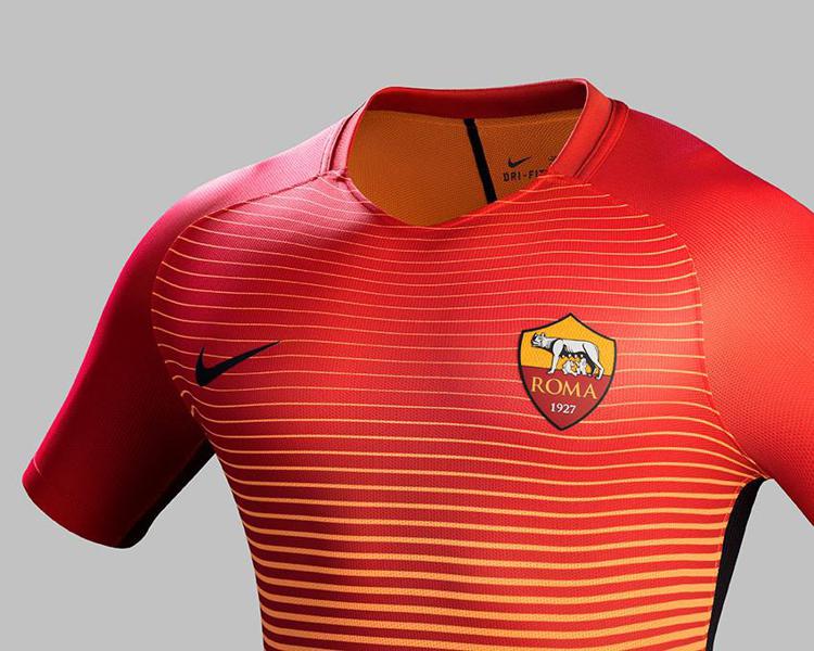 La terza maglia Nike della Roma