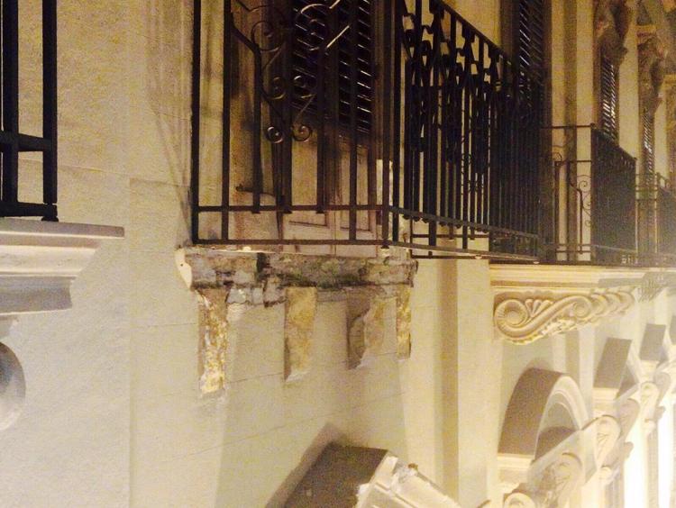 Palermo, crolla balcone palazzo giudice di pace: nessun ferito