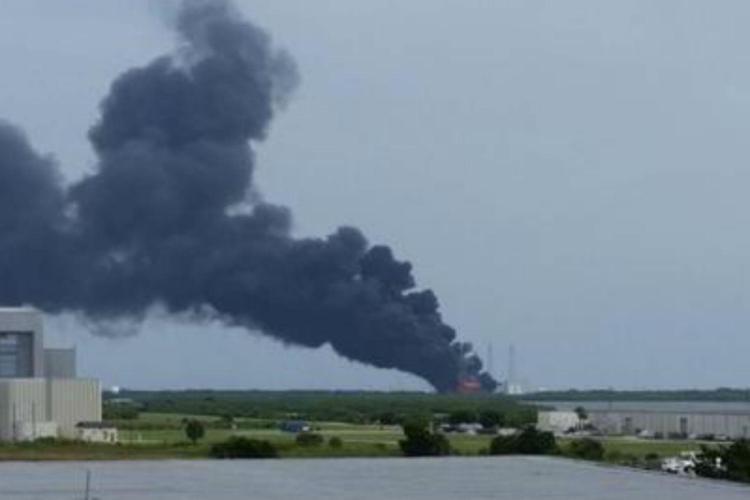 Esplosione al Kennedy Space Center, fiamme a Cape Canaveral ma nessuna vittima