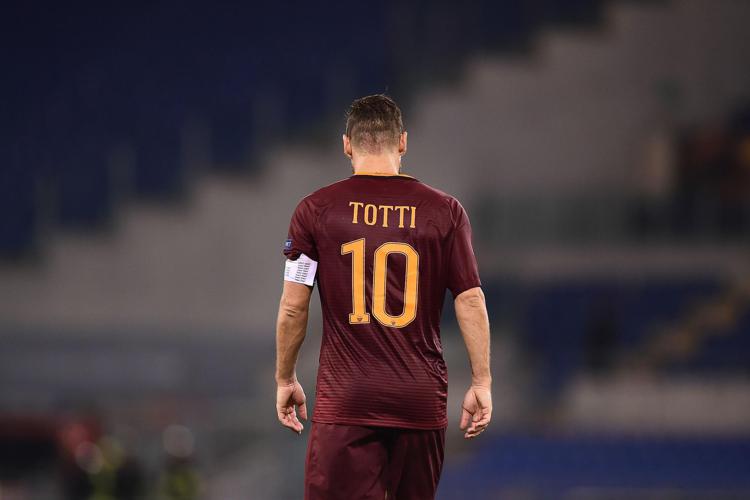 Francesco Totti in campo nel match della Roma contro l'Austria Viennea (Afp) - AFP