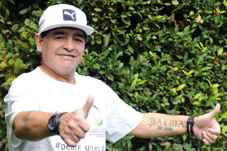 Maradona si 'allena' per le feste, 12 km di corsa /Video