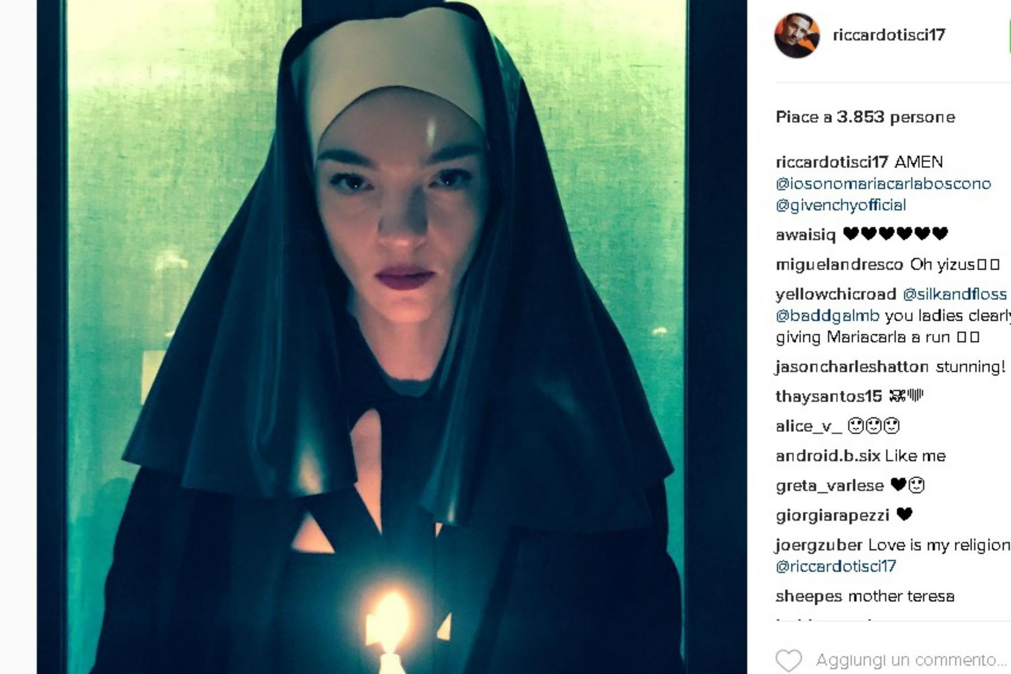 Mariacarla Boscono vestita da suora sul profilo Instagram del suo amico e stilista Riccardo Tisci