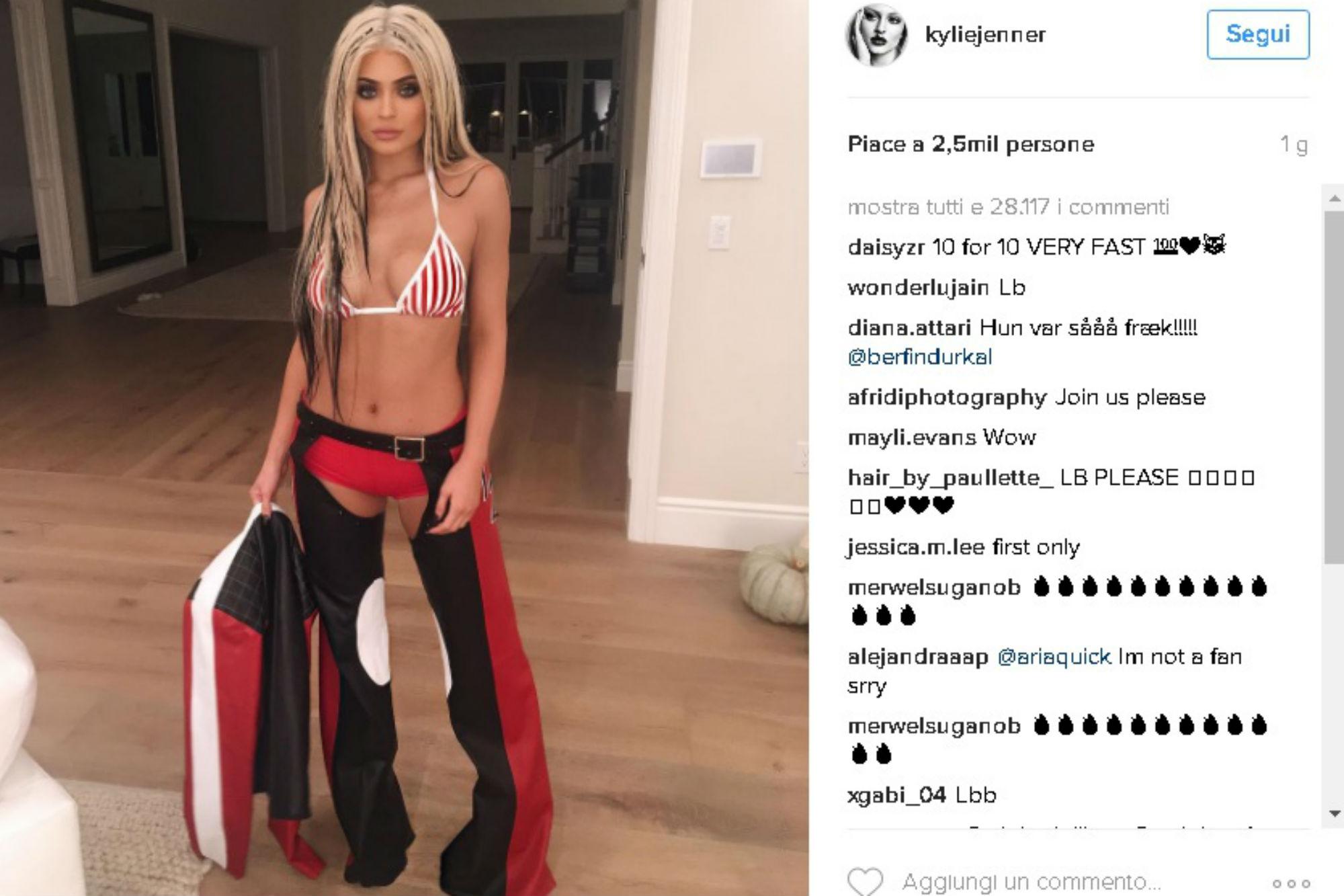 Kylie Jenner, del clan Kardashian rifà il verso a Christina Aguilera nel videoclip 'Dirty'