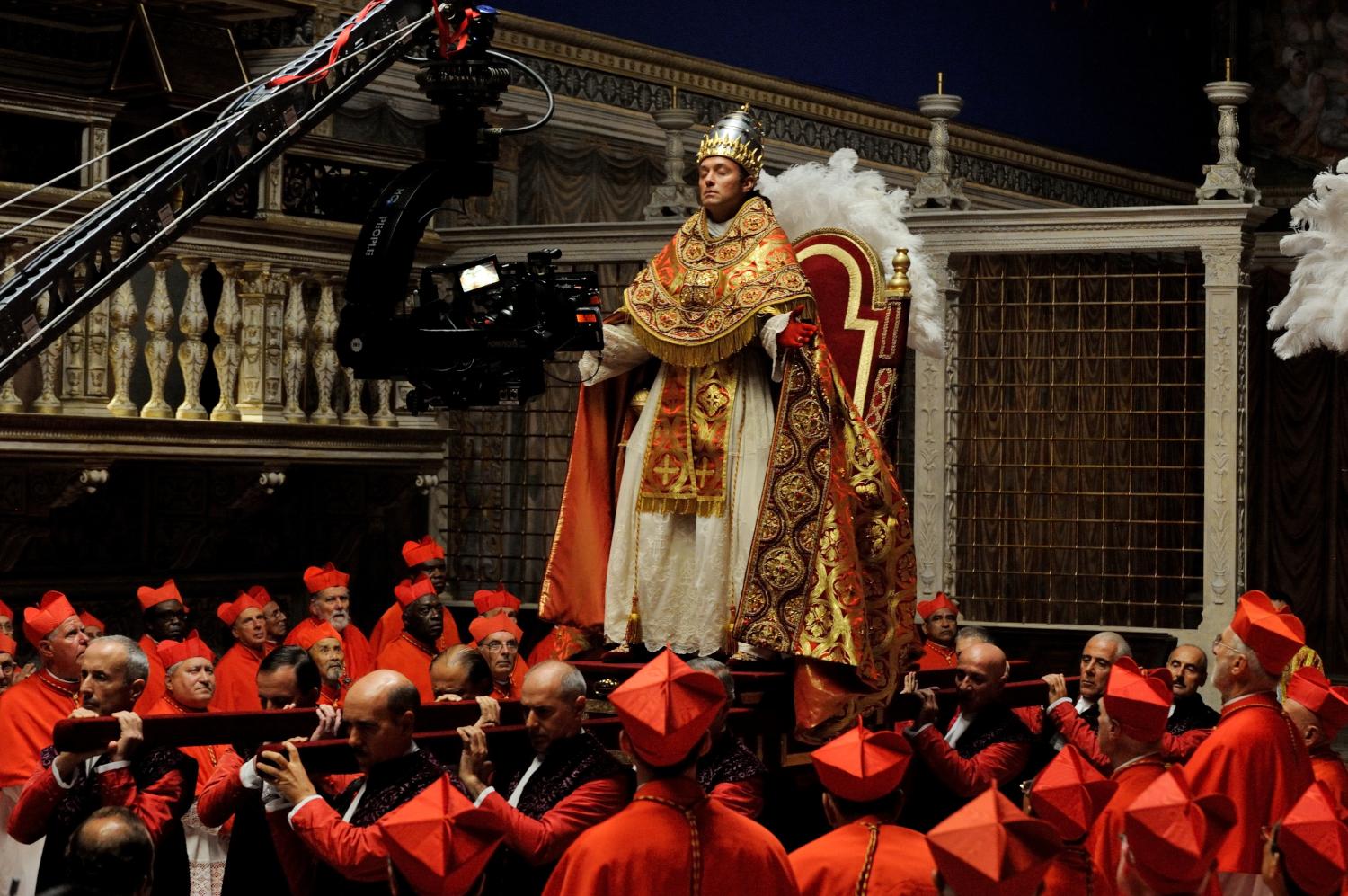 Uno scatto dal set di "The young Pope" di Paolo Sorrentino con Jude Law (foto di Gianni Fiorito)