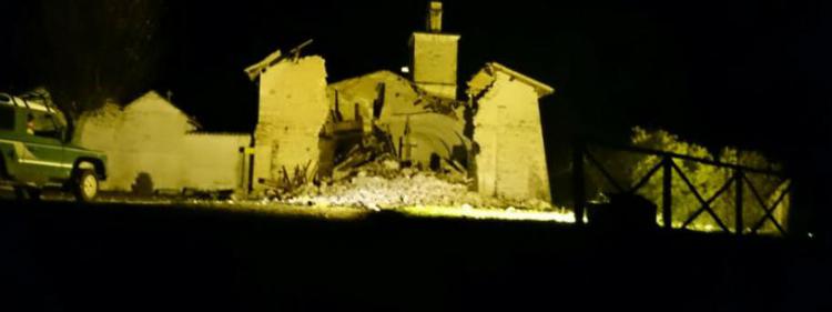 La terra trema in Centro Italia: 2 forti scosse tra Marche e Umbria. Crolli e feriti
