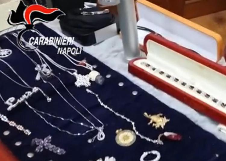 Napoli, sequestrato tesoro al narcos: lingotti e gioielli per 2 milioni /Video