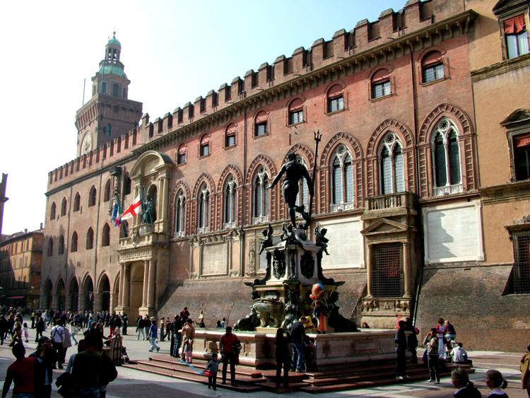 Bologna, Palazzo del Comune e Fontana del Nettuno (Foto Fotogramma) - FOTOGRAMMA