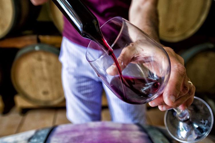Vino: Guida Oro 'I vini di Veronelli', assegnati i 10 'Sole' 2017