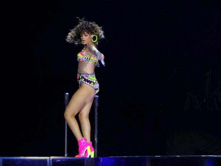Rihanna durante un concerto (Fotogramma) - FOTOGRAMMA