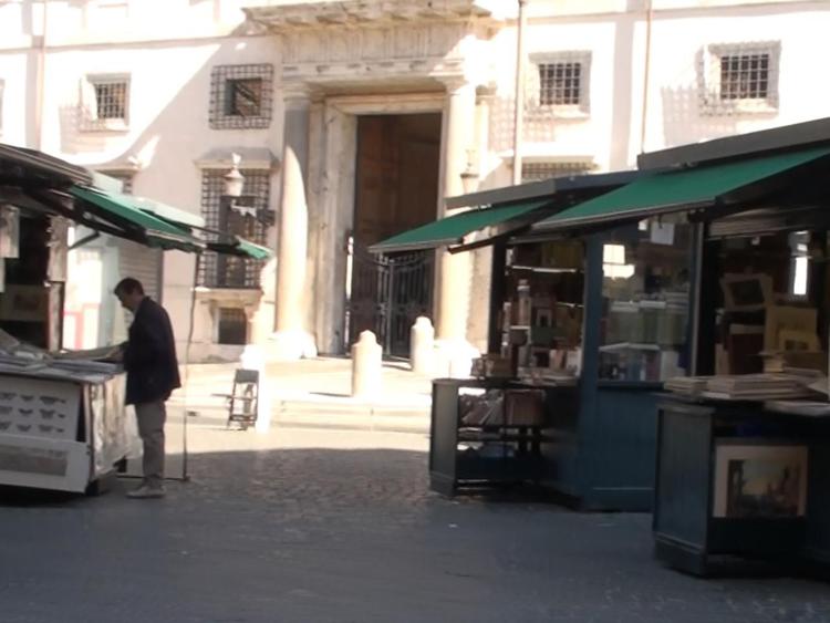 (Il mercato di piazza Borghese)