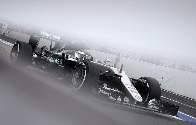Nico Rosberg in pista con la Mercedes a Suzuka(foto AFP) - AFP