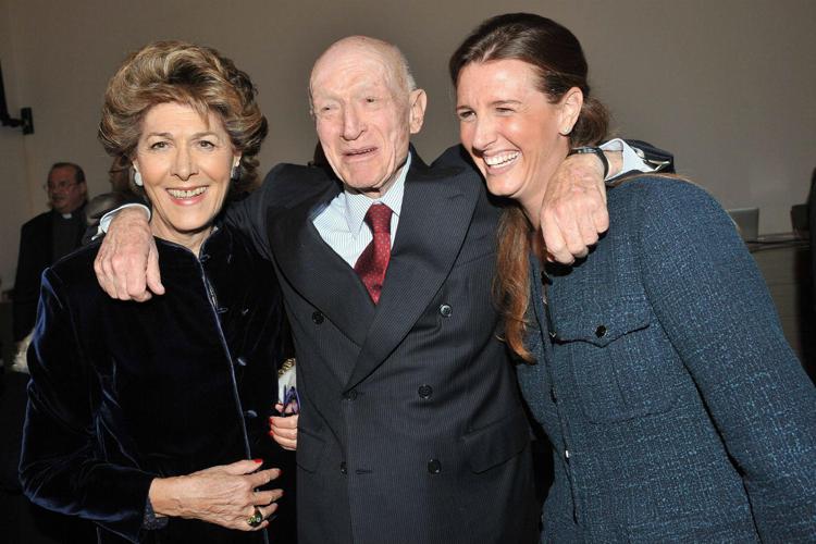 Bernardo Caprotti (al centro) assieme alla moglie Giuliana Albera e la figlia Marina (Fotogramma) - FOTOGRAMMA