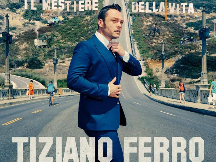 Tiziano Ferro fotografato sulla cover del nuovo album 'Il mestiere della vita', in uscita il 2 dicembre 