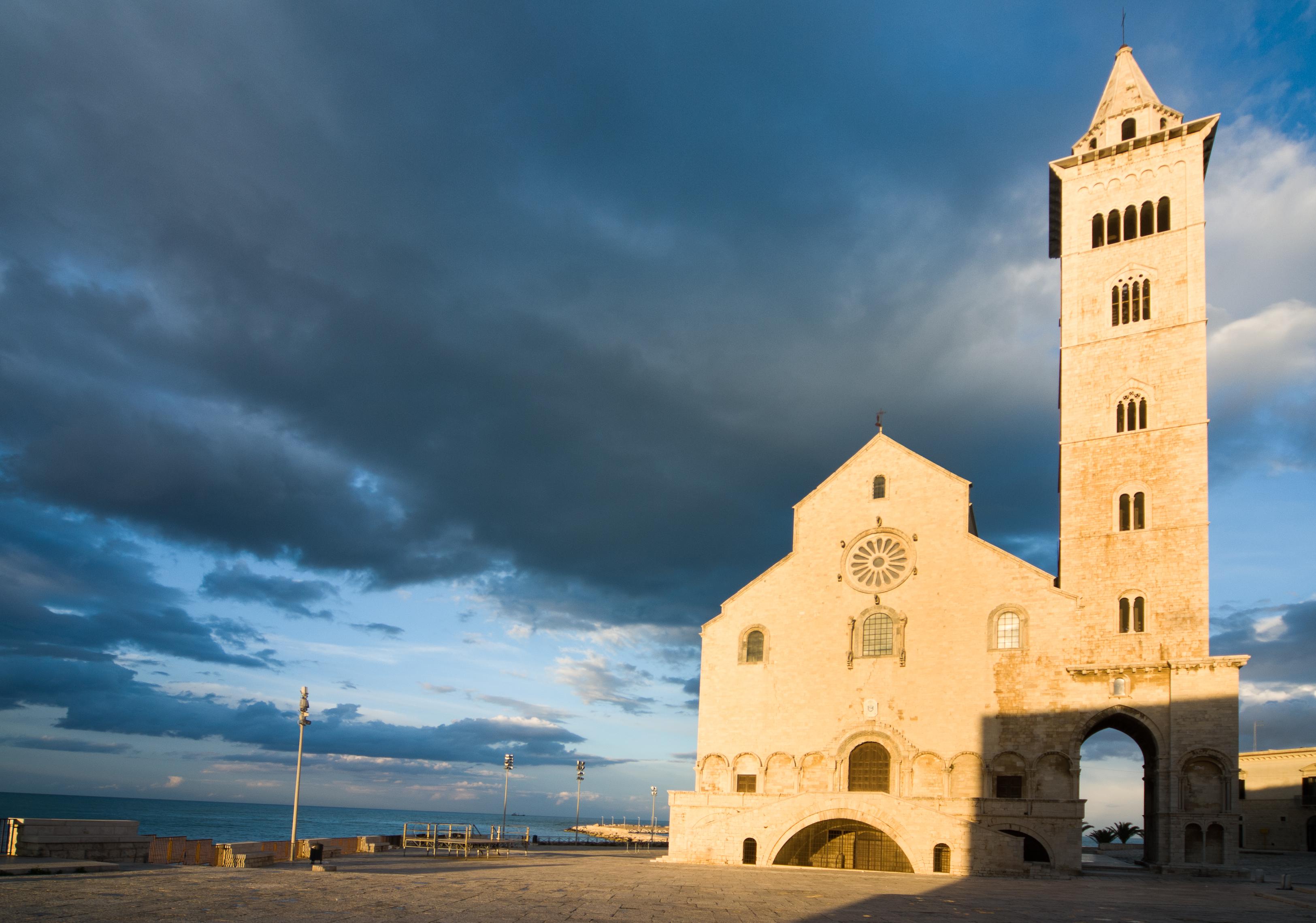 Trani, Cattedrale e campanile (foto di Natalino Russo)