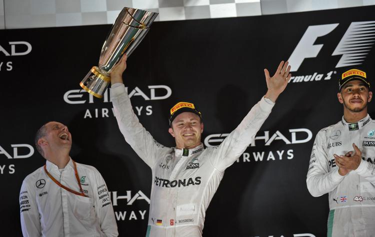Il pilota tedesco Nico Rosberg celebrata il titolo mondiale ad Abu Dhabi  - AFP