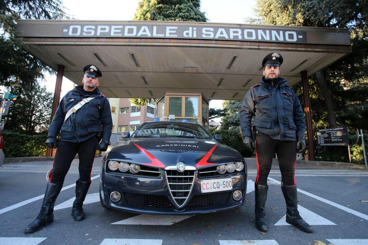Ospedale di Saronno, i carabinieri arrestano il medico anestesista Leonardo Cazzaniga e l'infermiera Laura Taroni per 5 morti sospette (FOTOGRAMMA) - (FOTOGRAMMA)