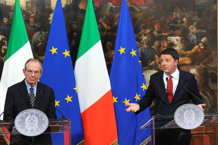 Il Premier Matteo Renzi e il ministro dell'Economia  Pier Carlo Padoan  - FOTOGRAMMA
