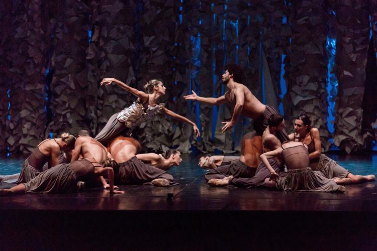 Il Balletto di Roma protagonista dello spettacolo 'Futura' dedicato a Lucio Dalla, firmato da Milena Zullo