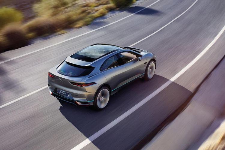 Sostenibilità: Jaguar sceglie l'elettrico, presentato concept I-Pace