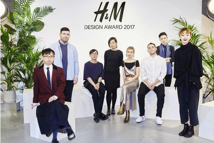 I finalisti dell'H&M Design Award 2017 (Richard Quinn, il vincitore, è il secondo da sinistra