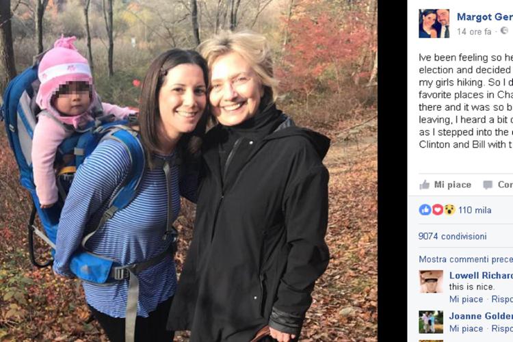 Hillary Clinton con Margot Gerster nel parco (foto da Facebook)