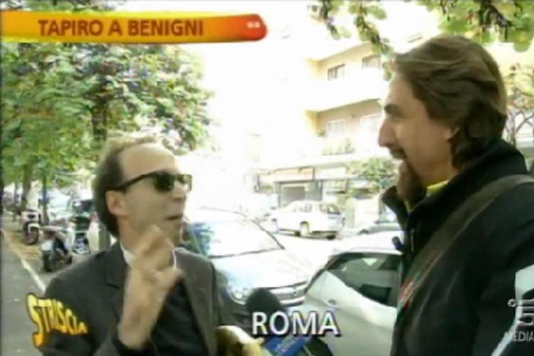 Benigni con Valerio Staffelli s 'Striscia la notizia'