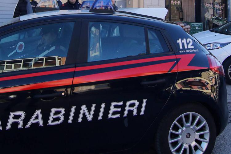Kalashnikov e munizioni nella roulotte, arrestato 15enne a Napoli