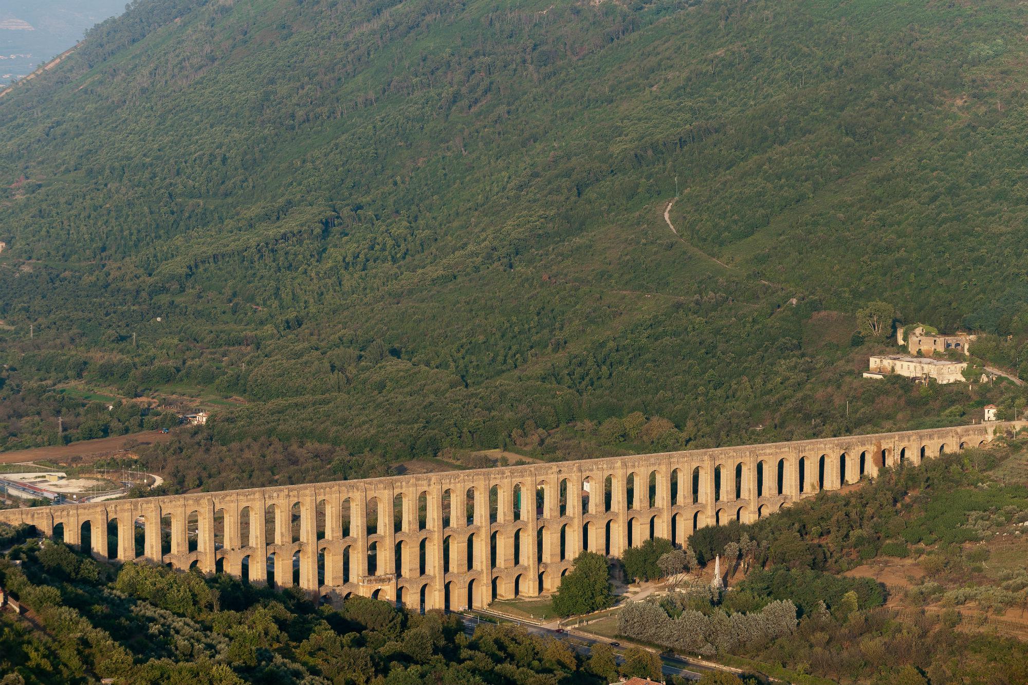 Valle di Maddaloni, Il ponte dell'Acquedotto Carolino (foto di Natalino Russo)