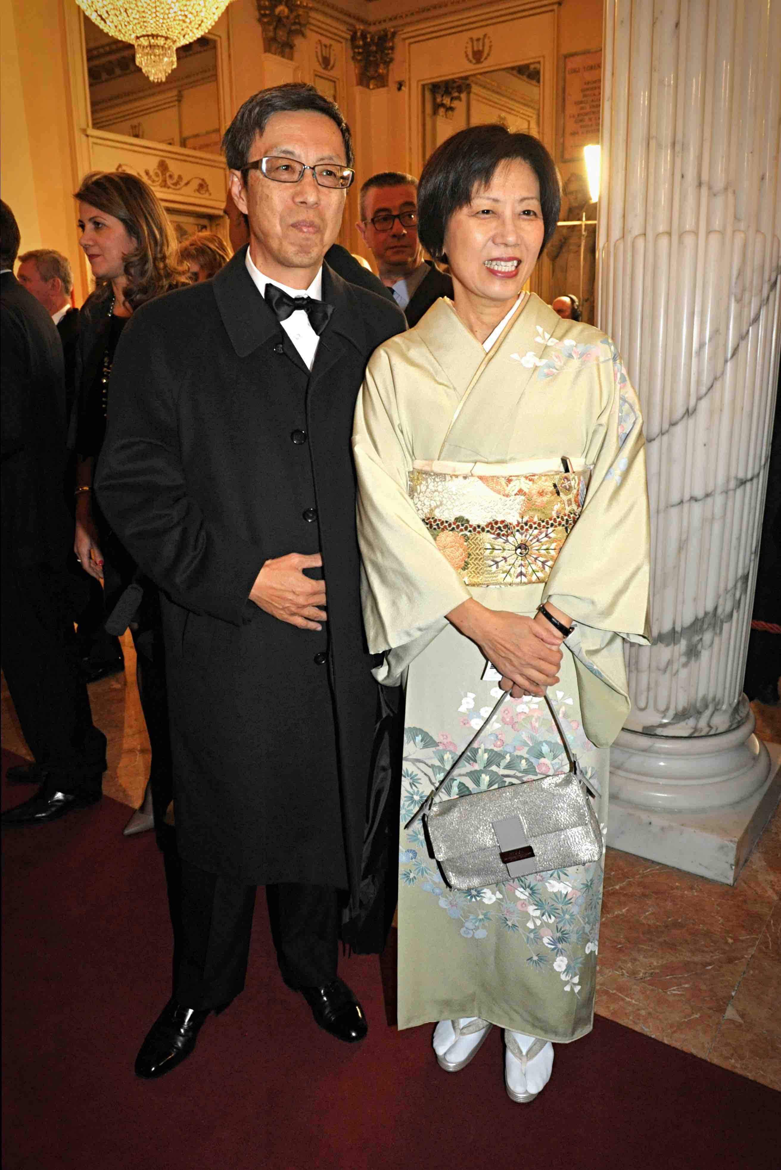 Il foyer della Prima della Scala - L’ambasciatore del Giappone Kazuyoshi Umemoto con la moglie