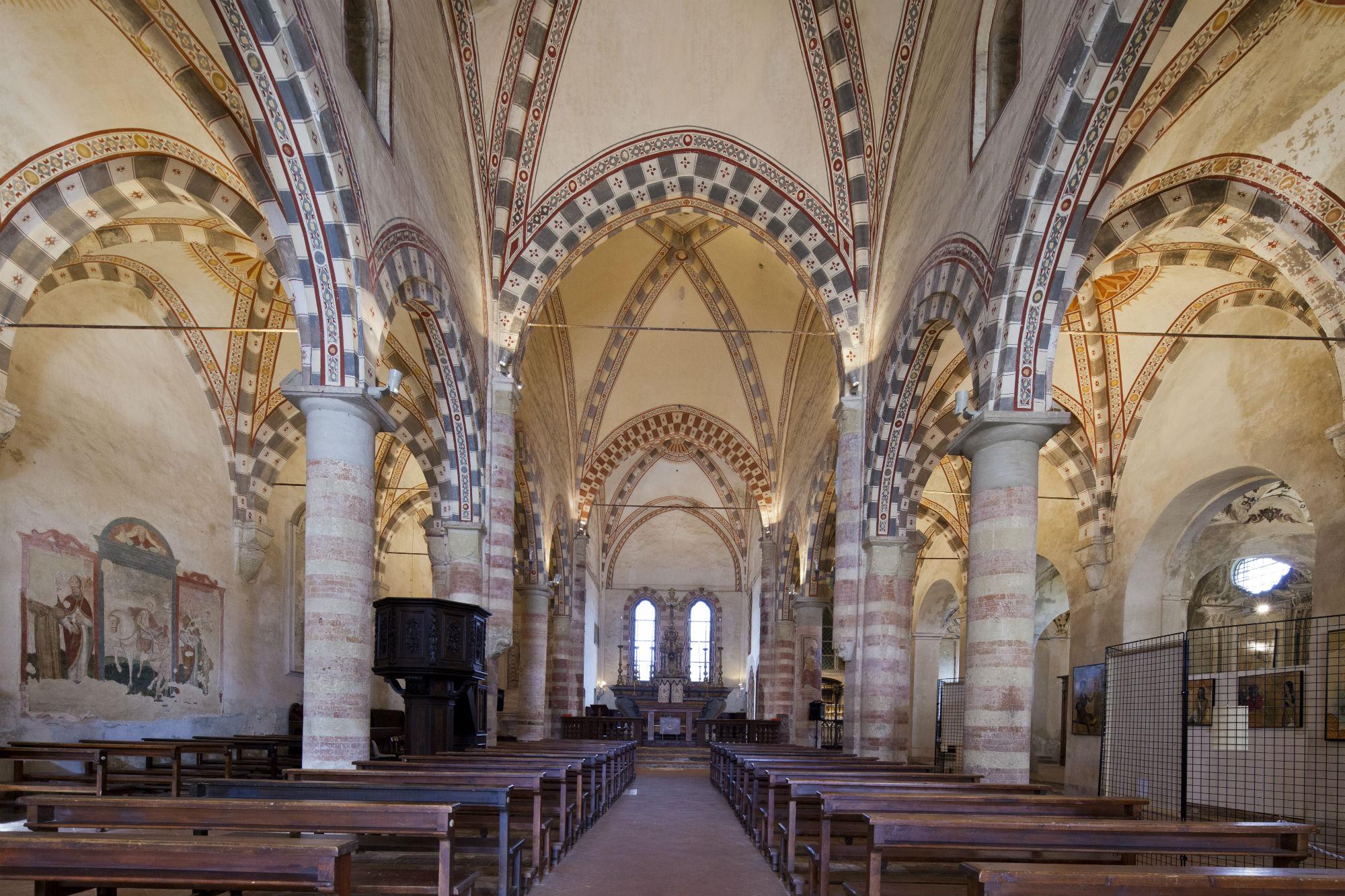  Cassine. Chiesa di san Francesco. Interno (foto di Fiorenza Cicogna)