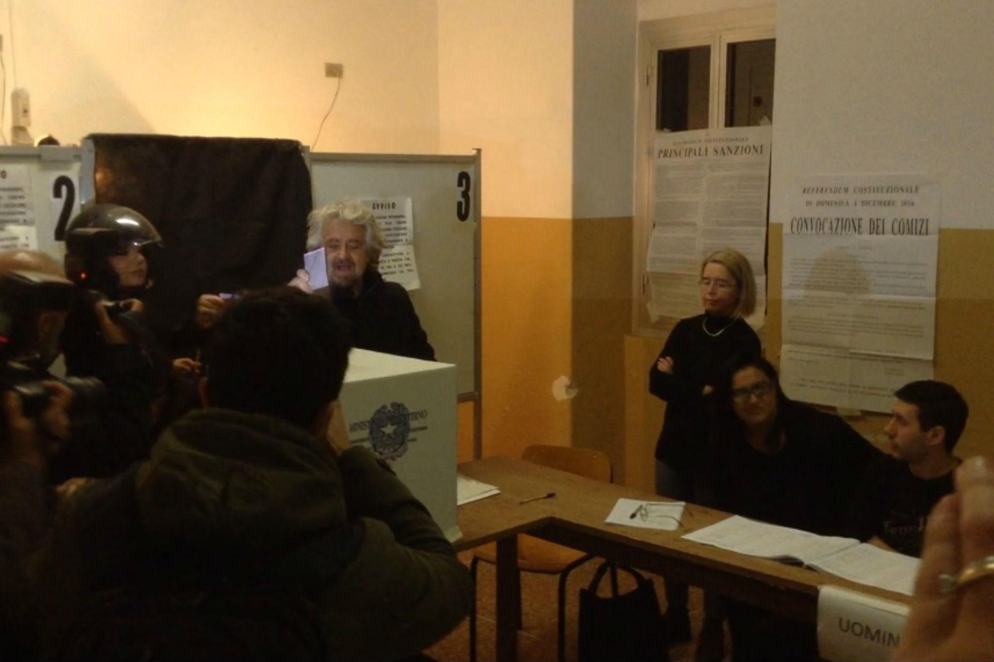 Beppe Grillo al voto (AdnKronos)
