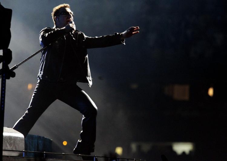 Nella foto Bono Vox, leader degli U2 (Fotogramma) - FOTOGRAMMA