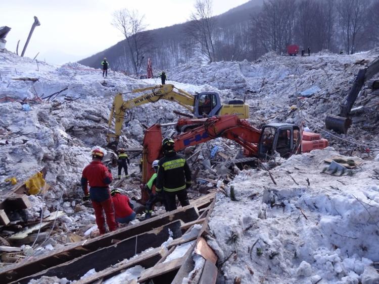 Pope to meet avalanche hotel victims' families