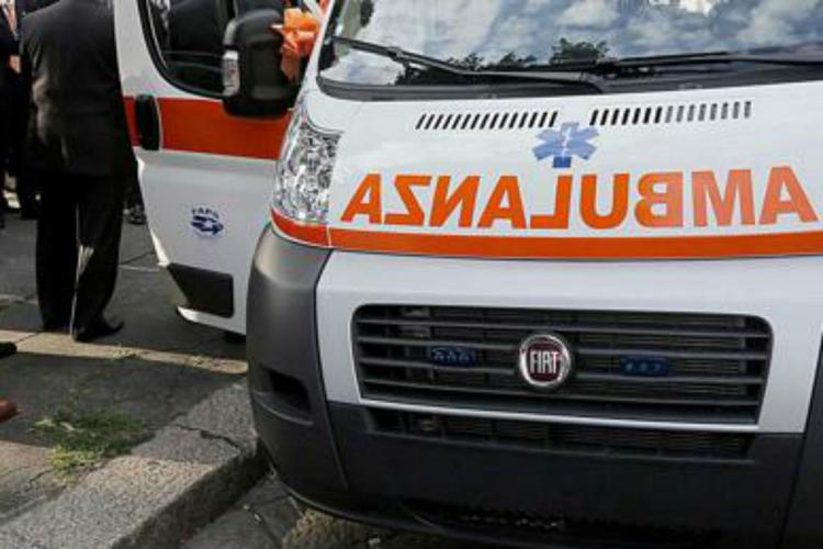 Incidenti: scontro fra bus e auto nel Bresciano, un morto
