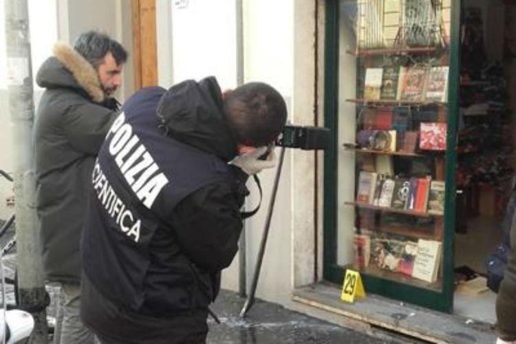 Firenze, esplode ordigno: poliziotto perde un occhio e una mano