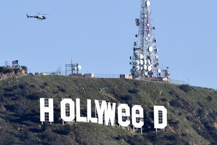 La scritta di Hollywood modificata in 'Hollyweed' (Afp) - AFP