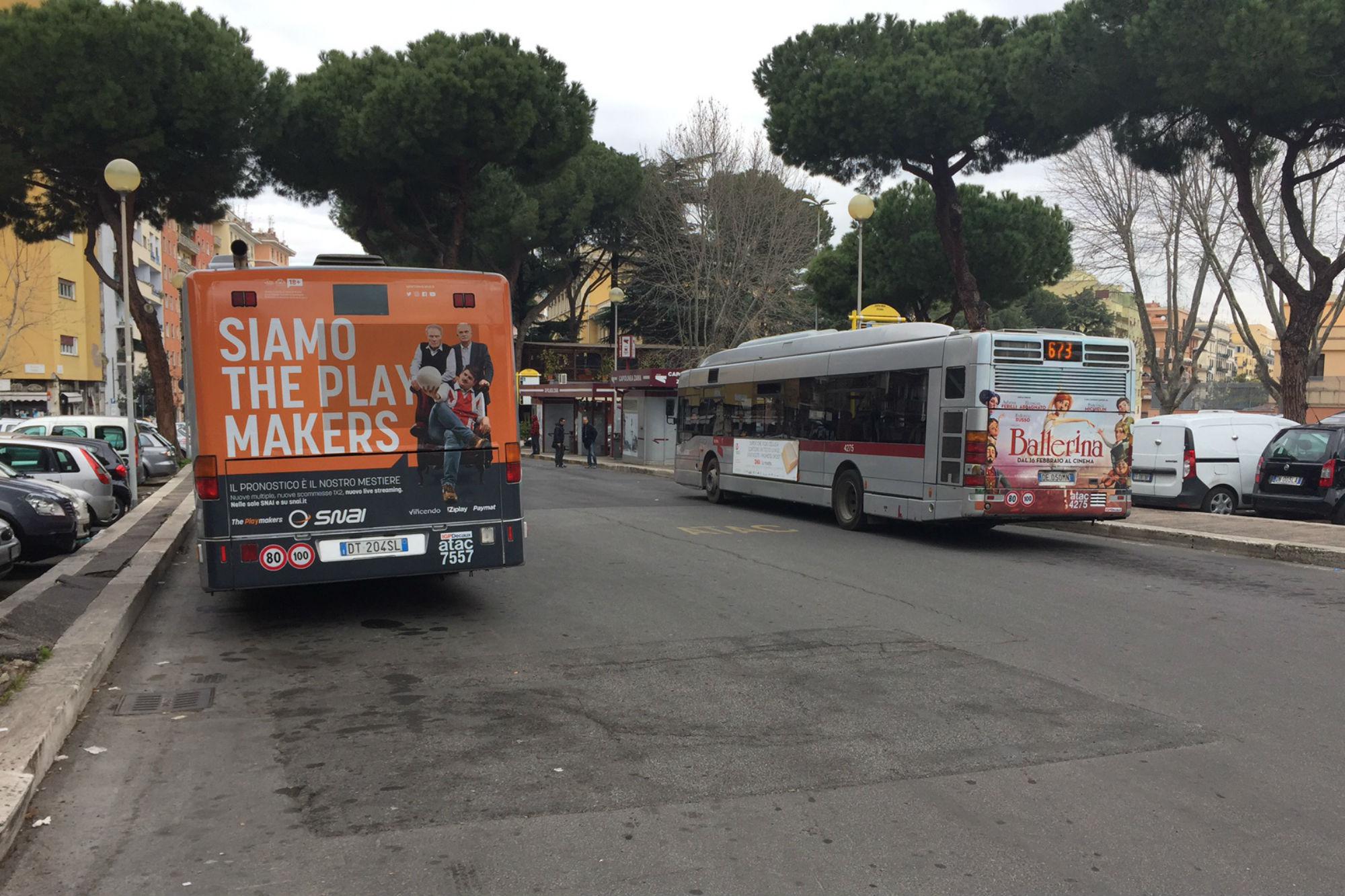 Autobus fermi a Piazza Zama. Foto AdnKronos